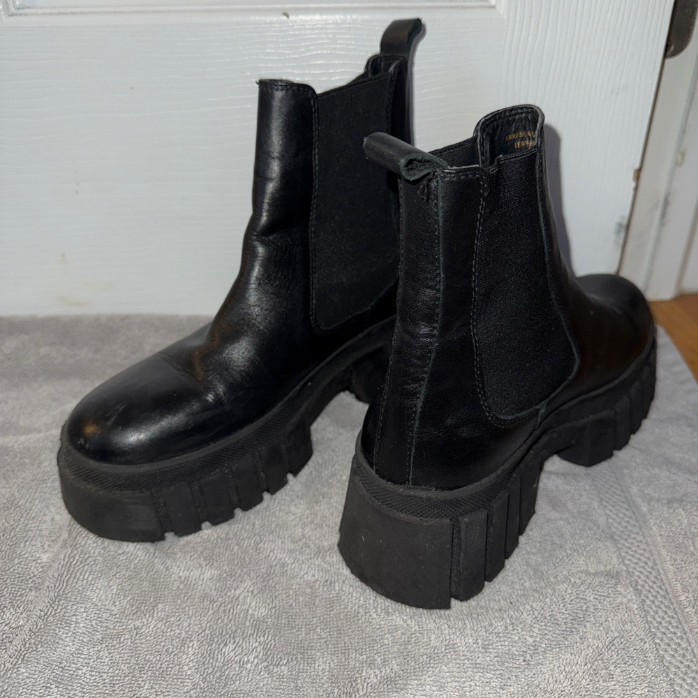 Steve Madden Black Platform Chelsea Boots